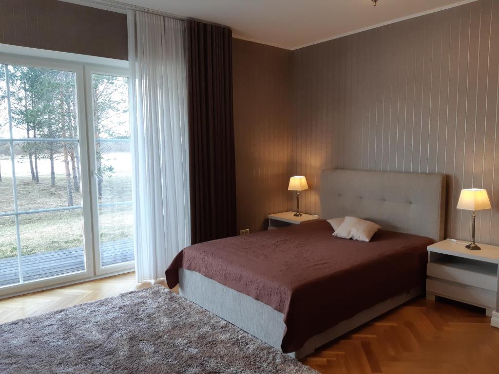 Un pat sau paturi într-o cameră la Savimäe puhkemaja