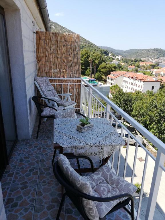 Balkón nebo terasa v ubytování Apartment Pečarević - a holiday with a stunning view