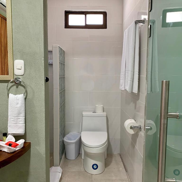 Koupelna v ubytování Karahe Beach Hotel