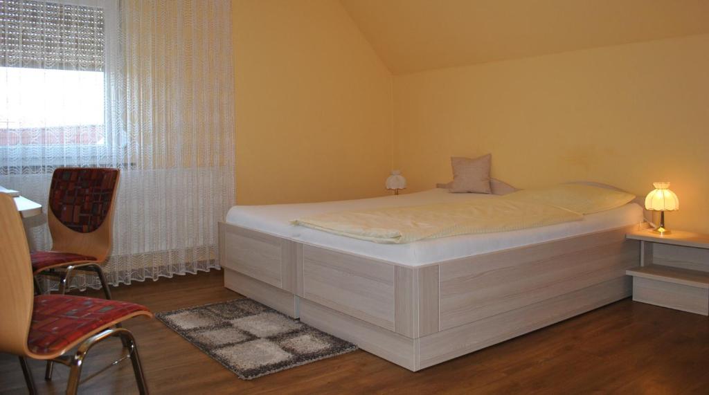 Postel nebo postele na pokoji v ubytování Landgasthof Fleischhauer