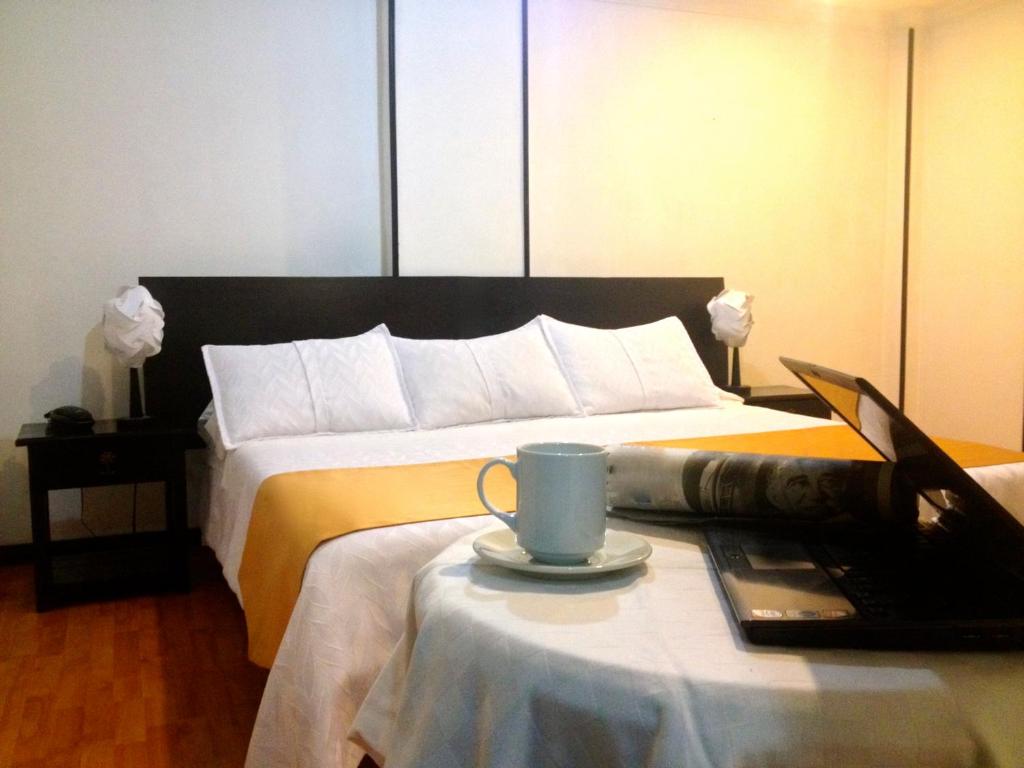 Postel nebo postele na pokoji v ubytování Hotel Ferrovial Corferias
