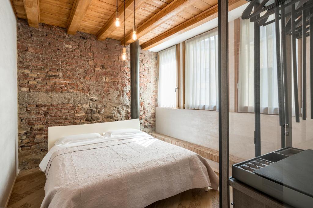 Łóżko lub łóżka w pokoju w obiekcie Crocus Apartments