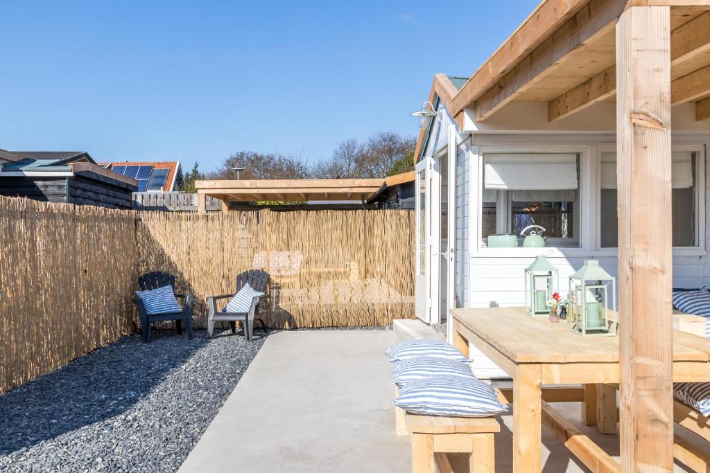 Balkón nebo terasa v ubytování George's Lodges Renesse