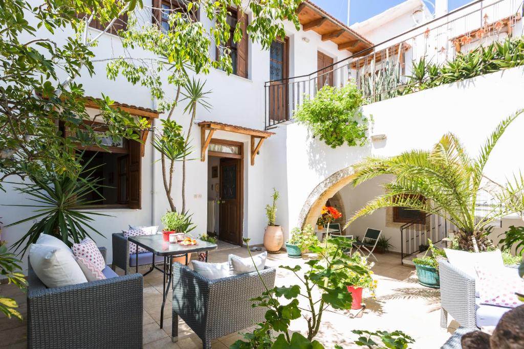 Lilys Apartments - Hizvo