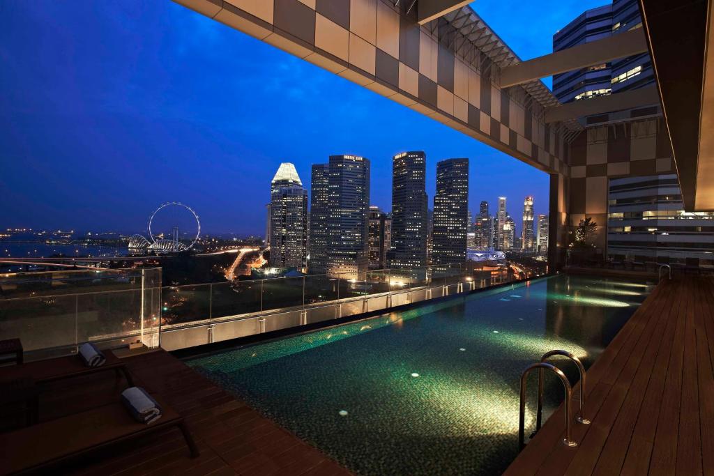 Poolen vid eller i närheten av Pan Pacific Serviced Suites Beach Road, Singapore