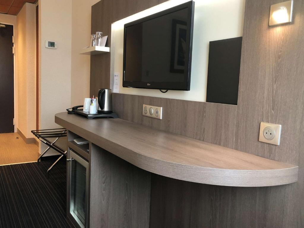 TV a/nebo společenská místnost v ubytování Best Western Marseille Aeroport
