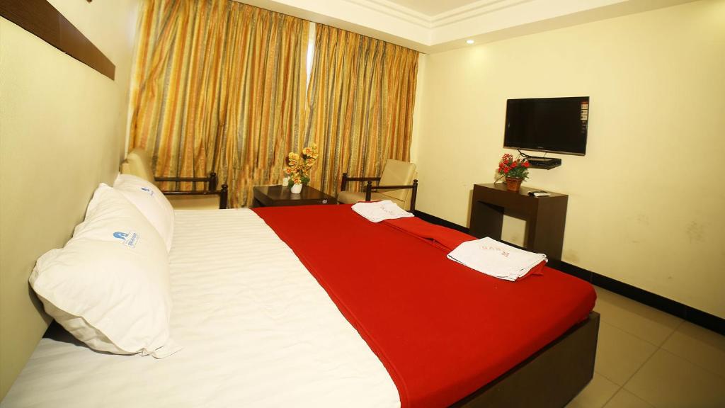 Postel nebo postele na pokoji v ubytování Hotel Rajavihar