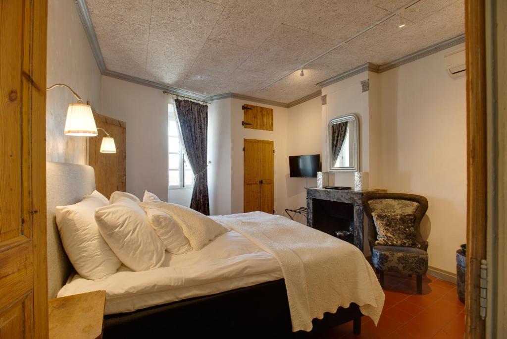 Rue Galilee - Deluxe King Room