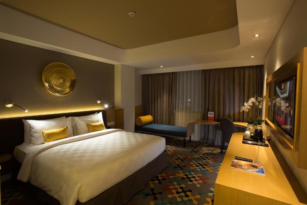 Katil atau katil-katil dalam bilik di Hotel Ciputra Cibubur managed by Swiss-Belhotel International