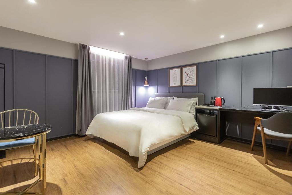 Postel nebo postele na pokoji v ubytování BrownDot Hotel Centum