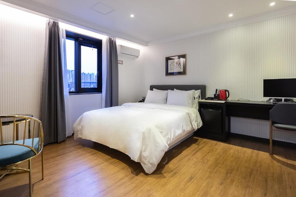 Postel nebo postele na pokoji v ubytování BrownDot Hotel Centum