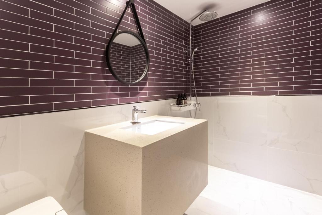 Koupelna v ubytování BrownDot Hotel Centum