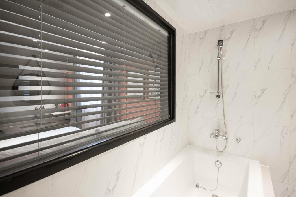 Koupelna v ubytování BrownDot Hotel Centum