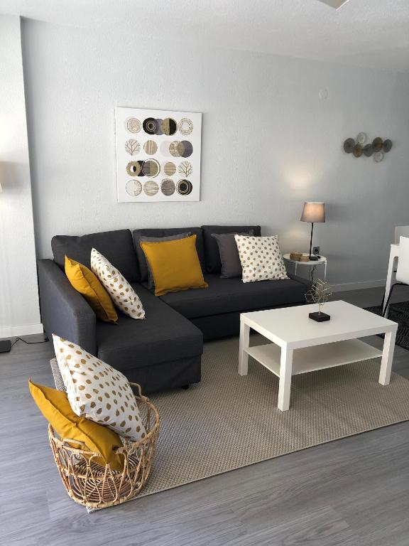 a living room with a couch and a table at MISTRAL 17 in El Campello
