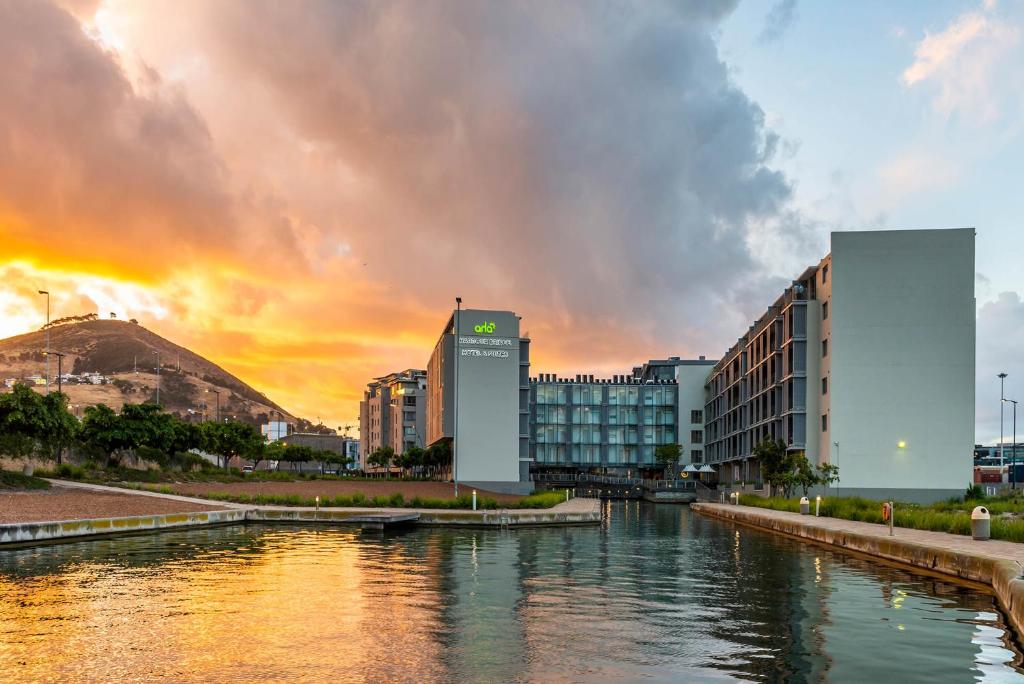 aha Harbour Bridge Hotel & Suites - Housity