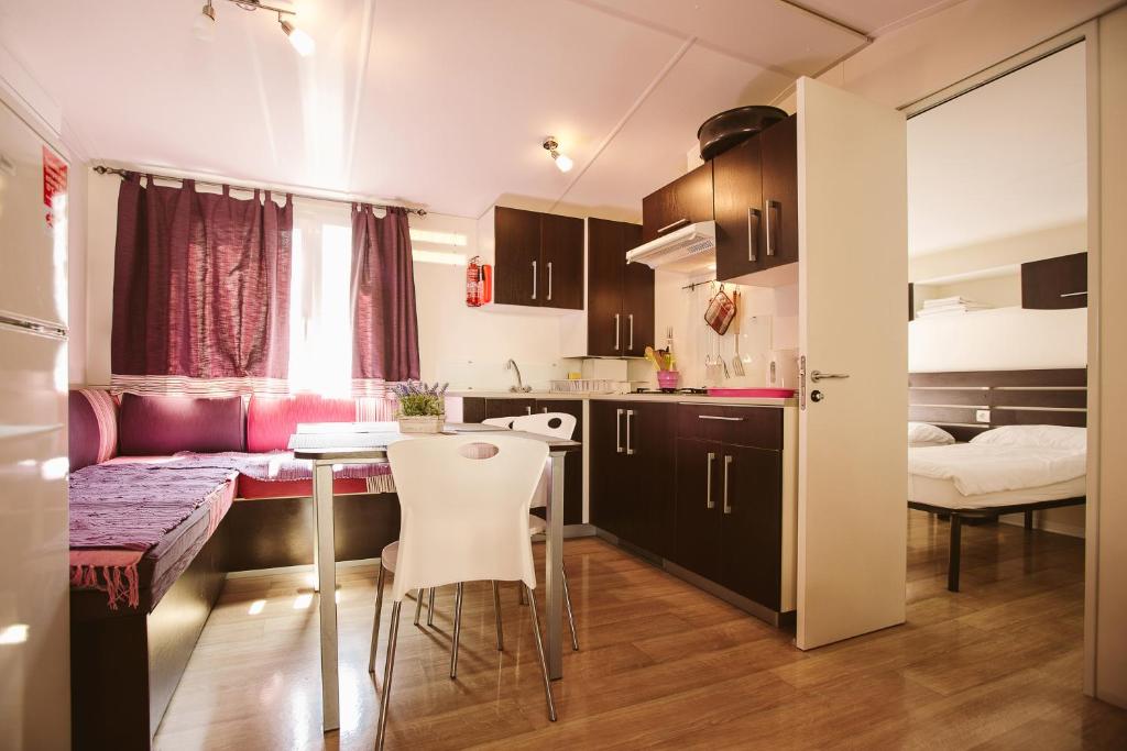 Kuchyň nebo kuchyňský kout v ubytování Mobile homes Marita