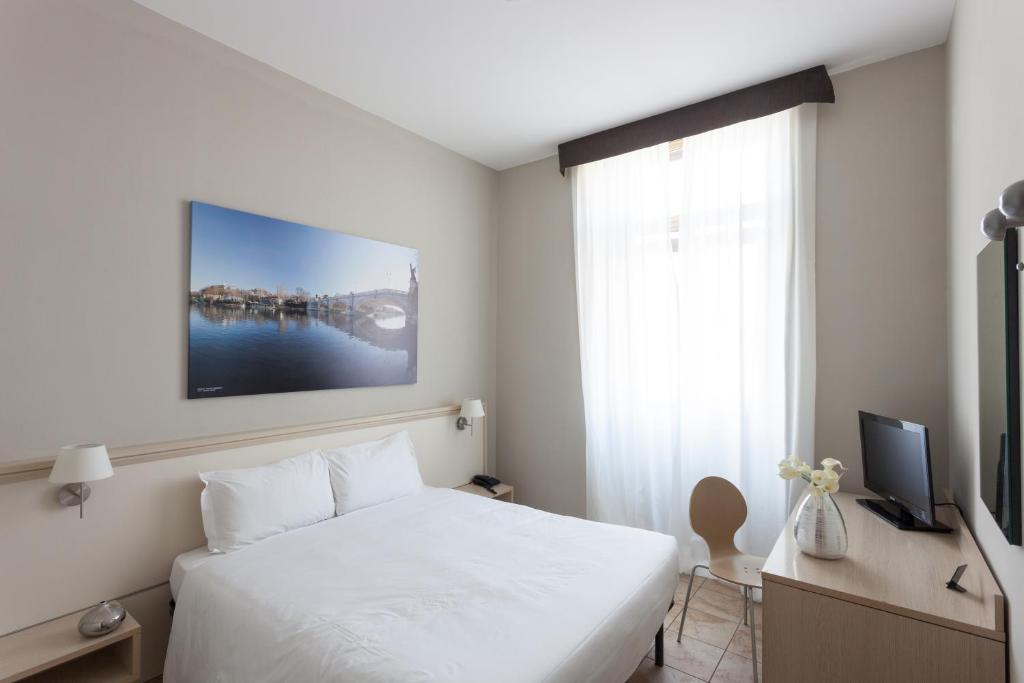 Postel nebo postele na pokoji v ubytování Best Quality Hotel Dock Milano
