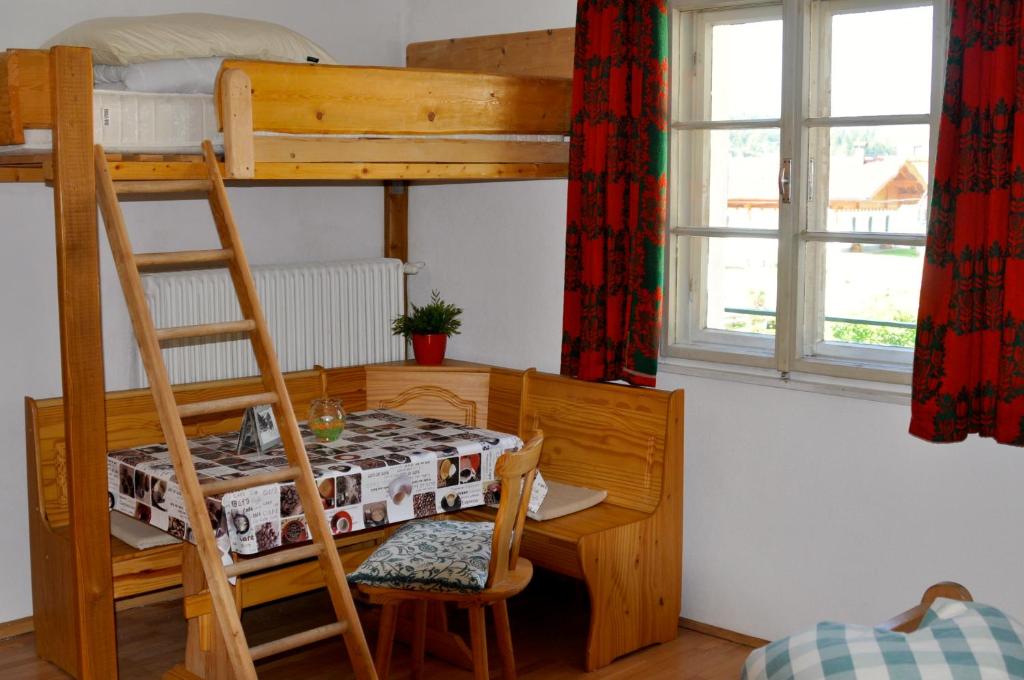 Postel nebo postele na pokoji v ubytování "0" Sterne Hotel Weisses Rössl in Leutasch/Tirol
