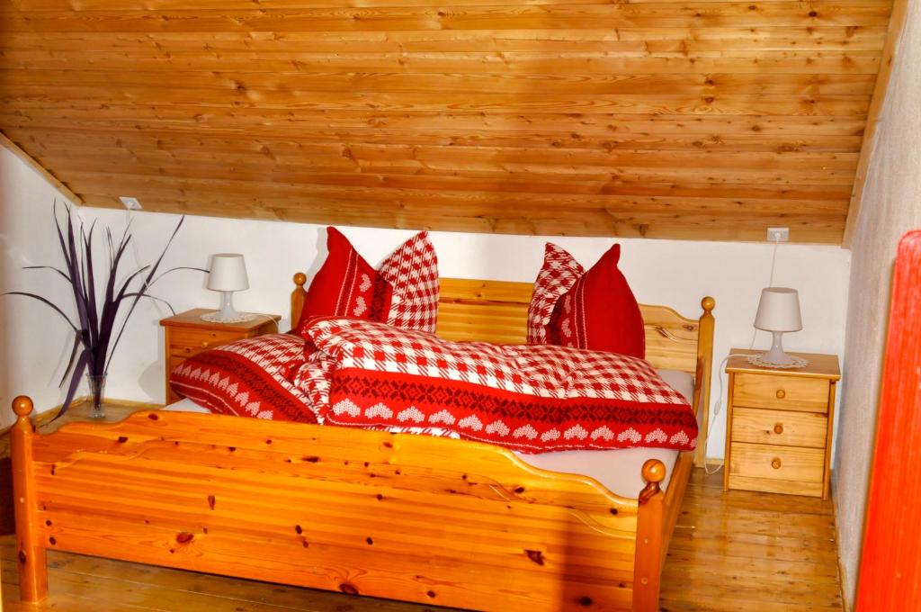 Postel nebo postele na pokoji v ubytování "0" Sterne Hotel Weisses Rössl in Leutasch/Tirol