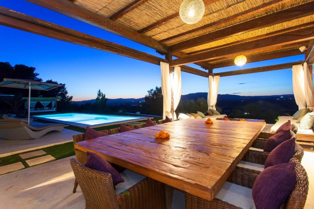 Ibiza luxury villa, Santa Eularia des Riu – aktualne ceny na ...