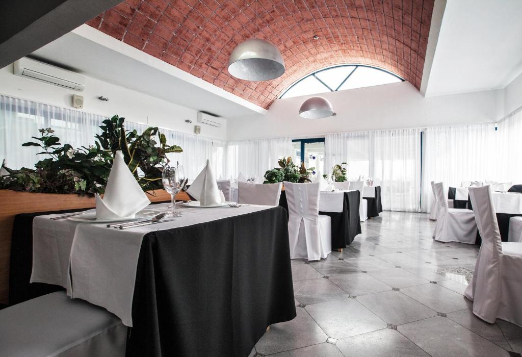Restaurace v ubytování Hotel Jadran