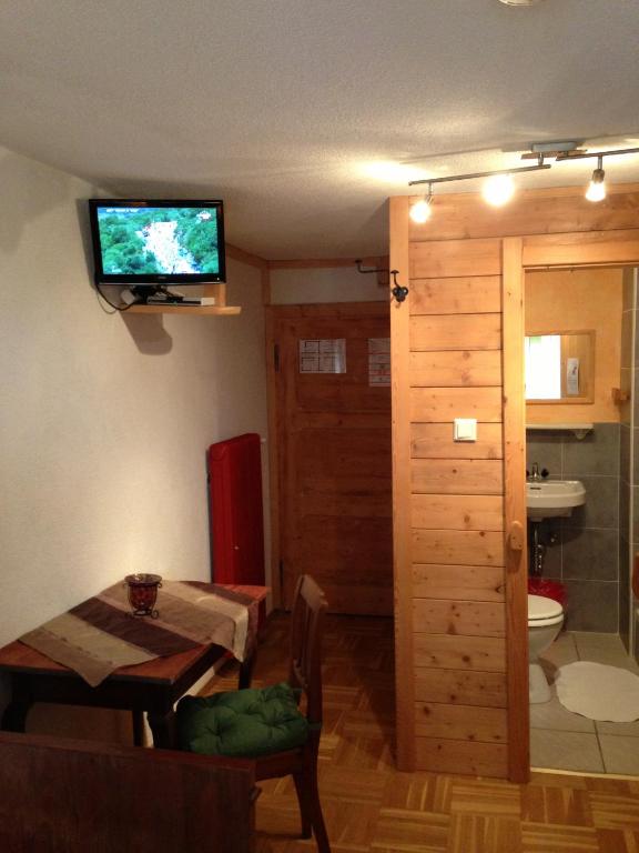 TV a/nebo společenská místnost v ubytování "0" Sterne Hotel Weisses Rössl in Leutasch/Tirol