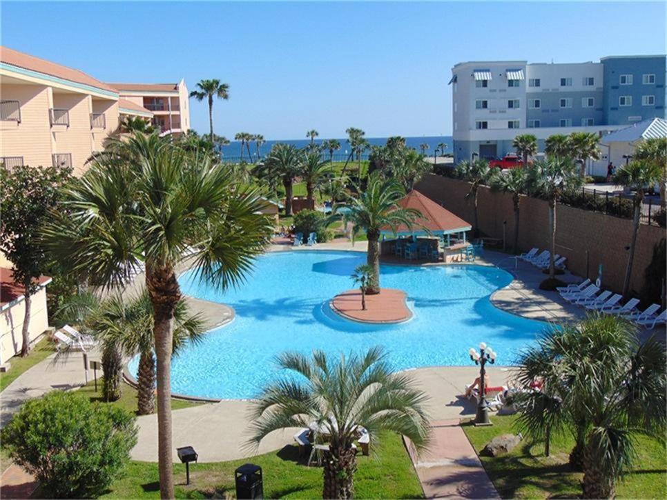 Vacation Home Serenity by the sea, on the seawall, Galveston, TX