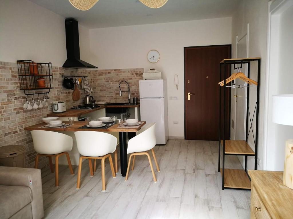 Kuchyň nebo kuchyňský kout v ubytování Amelia Apts & Rooms