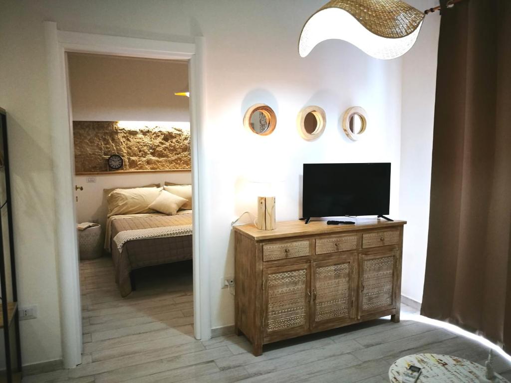 TV a/nebo společenská místnost v ubytování Amelia Apts & Rooms