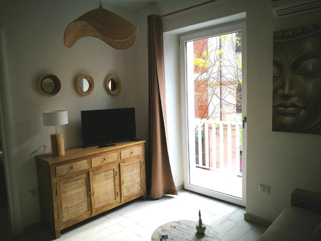 TV a/nebo společenská místnost v ubytování Amelia Apts & Rooms
