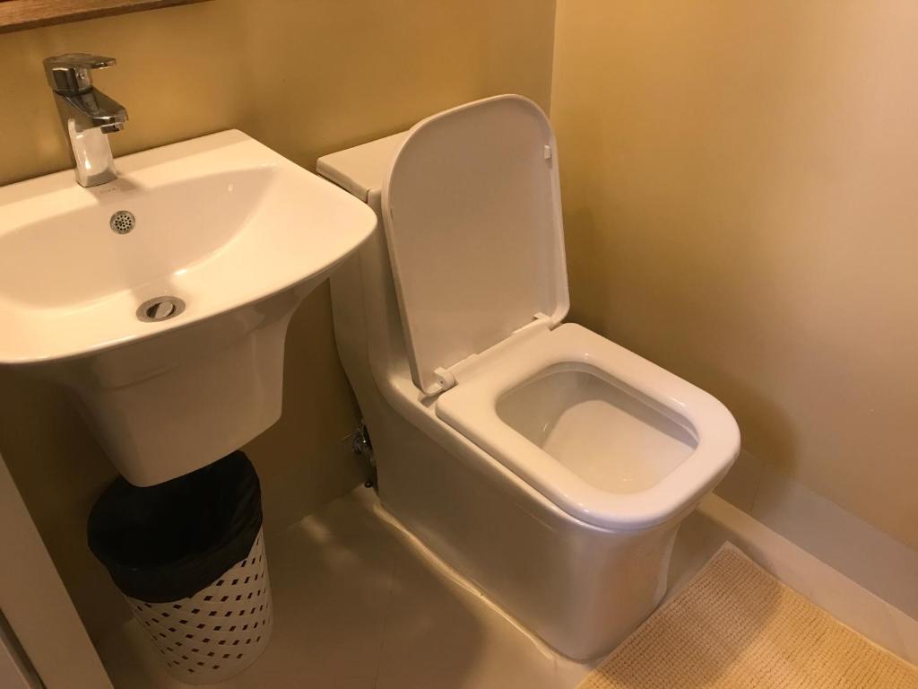 Koupelna v ubytování Babylon Oslob Coast Guesthouse