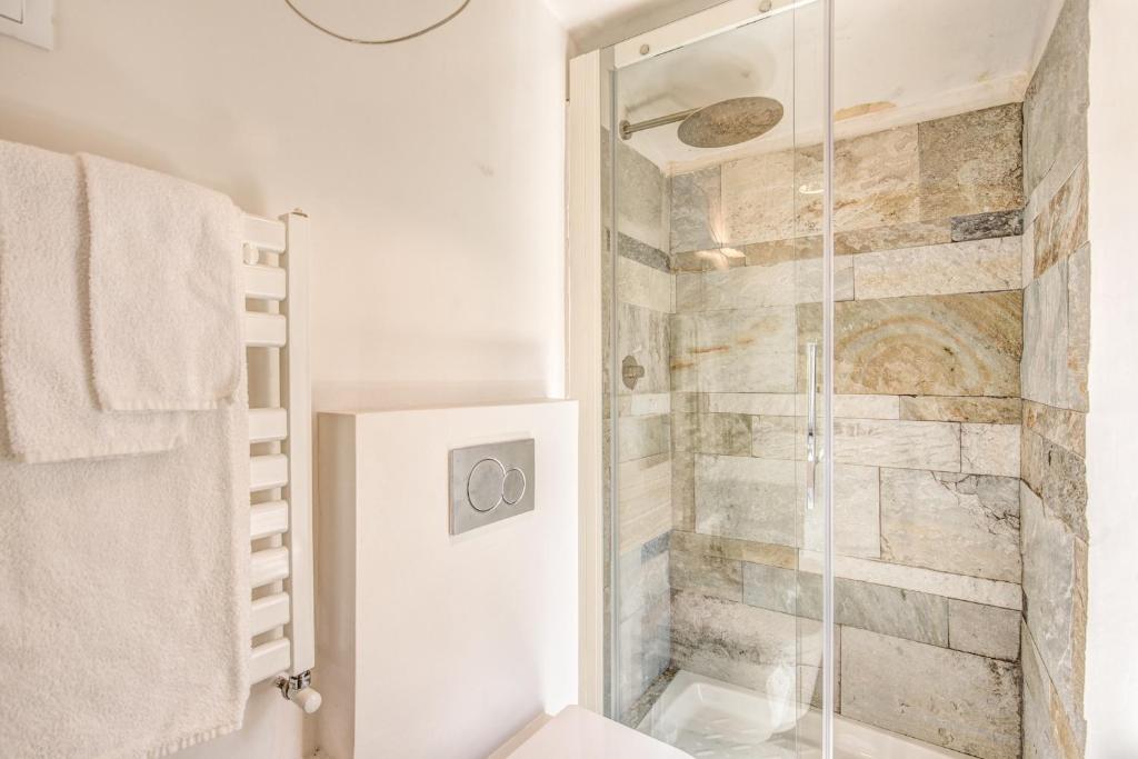 Kúpeľňa v ubytovaní Appartamento di design con vista sui monti
