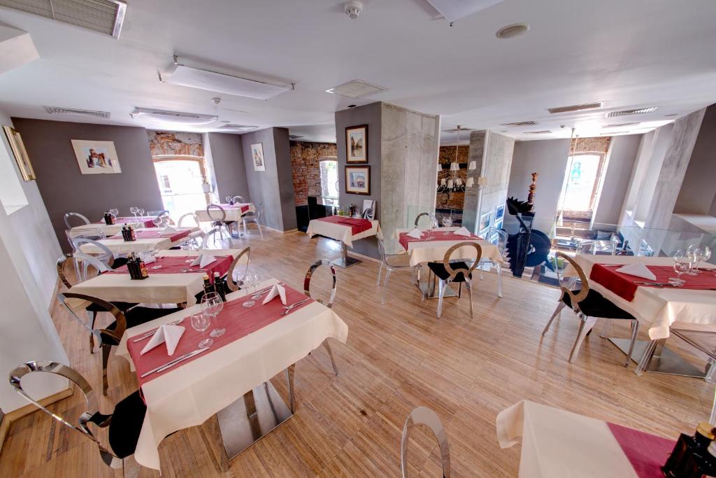 Restaurace v ubytování Sarroglia Hotel