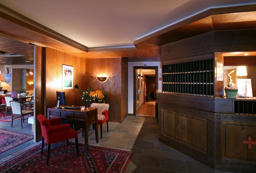 Posezení v ubytování Hôtel de la Forêt