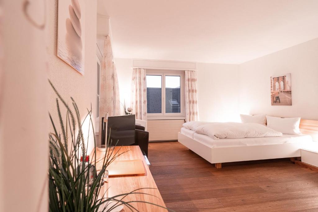 Postel nebo postele na pokoji v ubytování Hotel Alpenhof