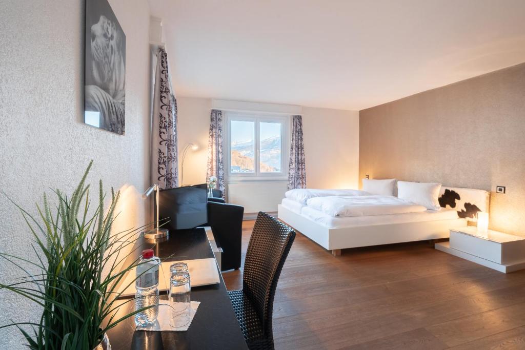 Postel nebo postele na pokoji v ubytování Hotel Alpenhof