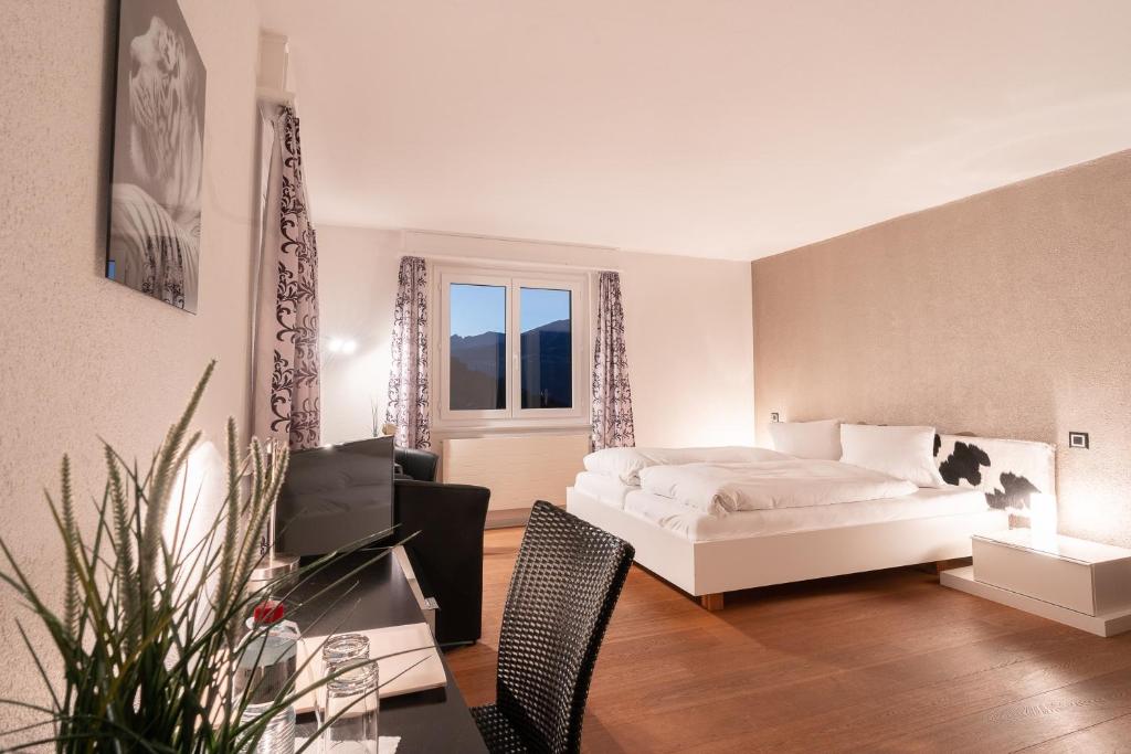 Postel nebo postele na pokoji v ubytování Hotel Alpenhof