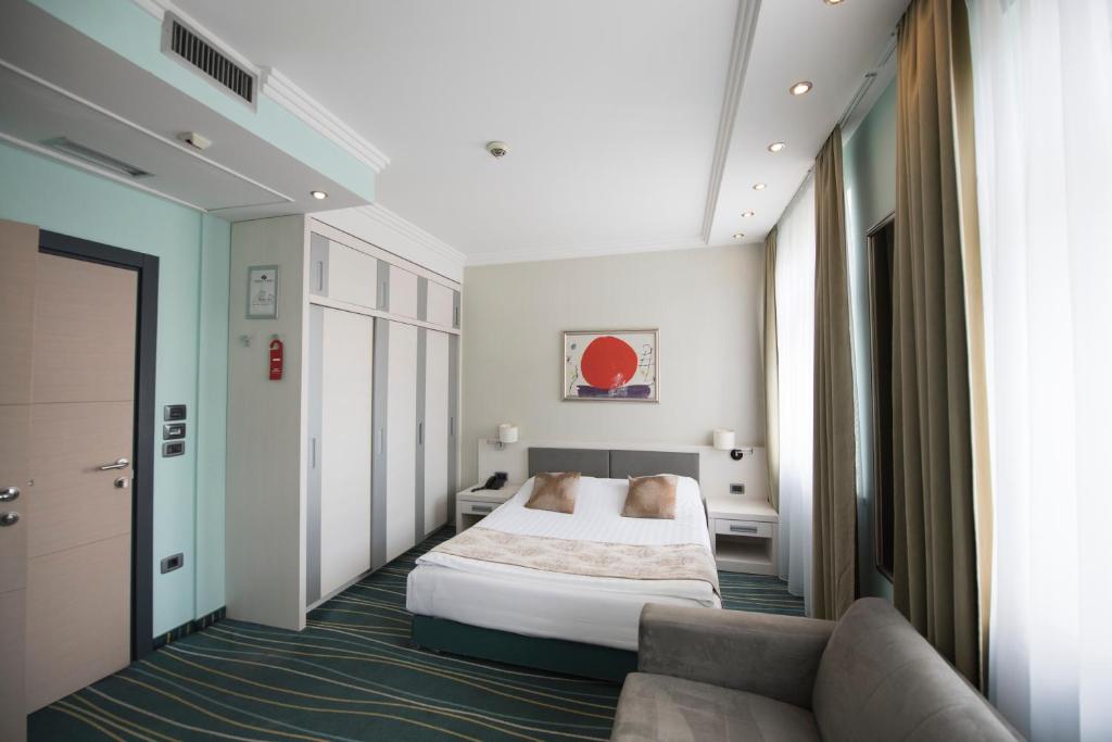 Postel nebo postele na pokoji v ubytování Kopernikus Hotel Prag