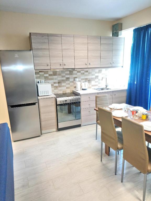 Kuchyň nebo kuchyňský kout v ubytování JK's GUESTHOUSE KARDAMAINA