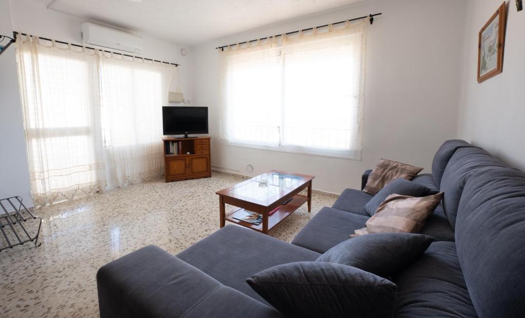 Televízia a/alebo spoločenská miestnosť v ubytovaní Urb. Punta Lara, Plza. Sevilla 2, 2D