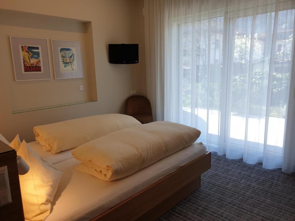 Postel nebo postele na pokoji v ubytování Bed&Breakfast Pension Hilpold