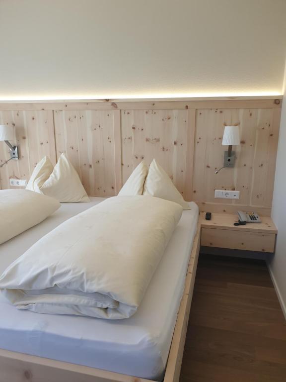 Postel nebo postele na pokoji v ubytování Bed&Breakfast Pension Hilpold