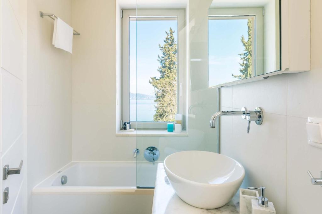 Kúpeľňa v ubytovaní Melithea Seaview Villa