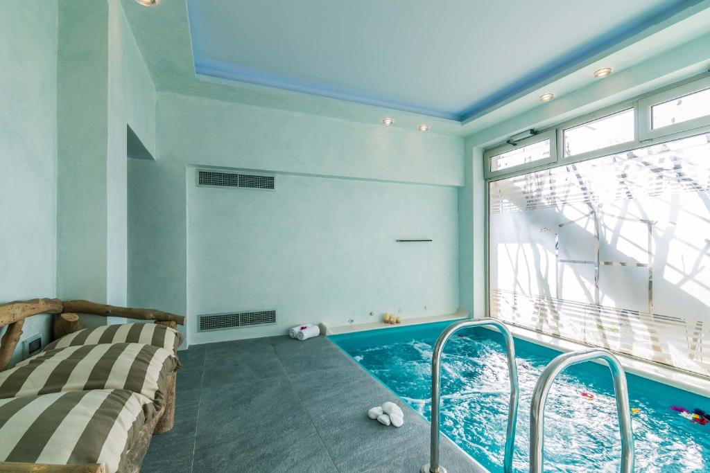 Bazén v ubytovaní Melithea Seaview Villa alebo v jeho blízkosti