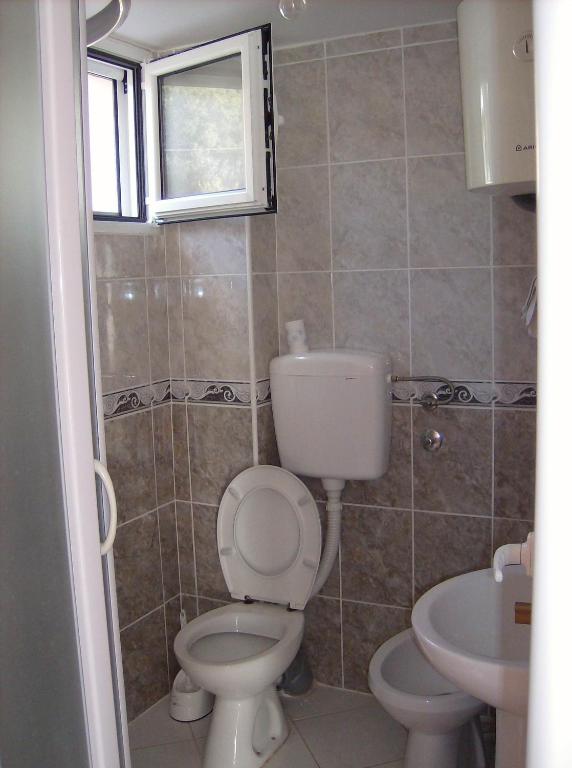 Koupelna v ubytování Apartments Jovanic with 2 bedrooms