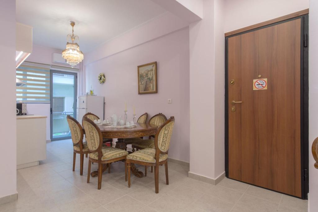 Imagen de la galería de Lovely Apartment in Athens, en Atenas