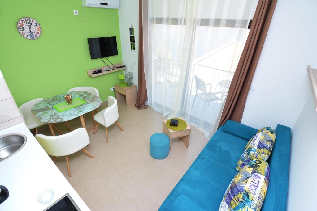 TV a/nebo společenská místnost v ubytování Holiday Home Cattaro
