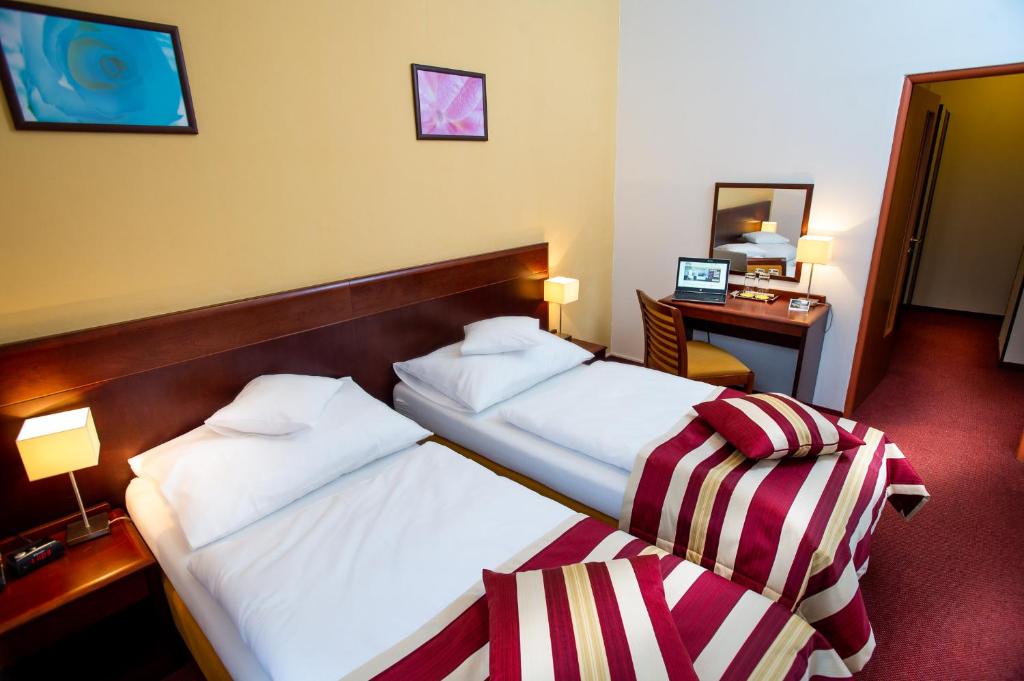 Łóżko lub łóżka w pokoju w obiekcie Hotel Petr