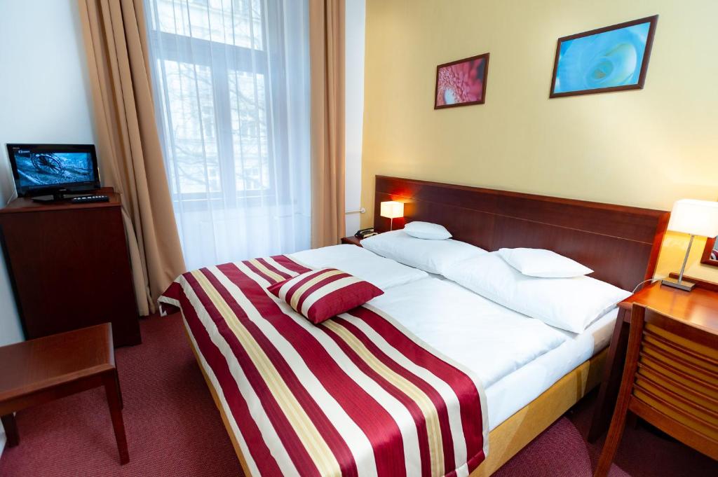 Łóżko lub łóżka w pokoju w obiekcie Hotel Petr