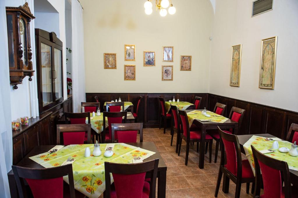 Restauracja lub miejsce do jedzenia w obiekcie Hotel Petr